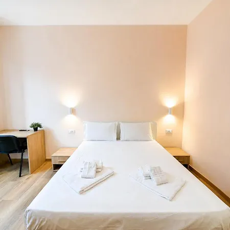 Due Torri - With Private Bathroom In The Center Pensjonat 3*